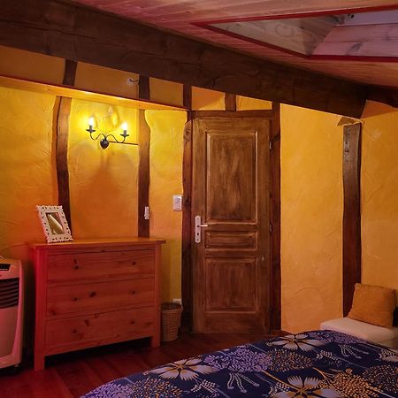- - - - -Les Colombages - - - - Chambre D'Hotes-Gite- Classement Gite 3 Etoiles Mirepoix  Exteriör bild